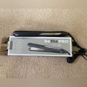 BRAND NEW NEVER USED Conair hair straightener